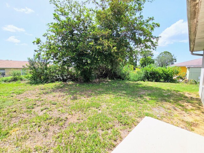 Building Photo - Great 3-bedrooms, 2 baths duplex with new ...