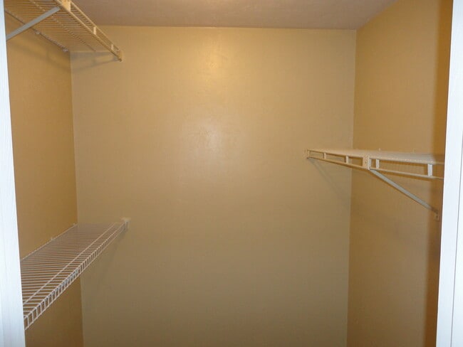 Building Photo - Nice 2 bedroom/ 1 1/2 bath town-home in Mill Run