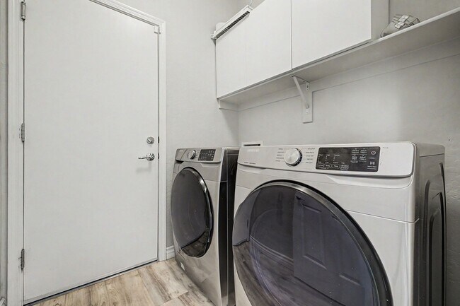 Building Photo - Stunning upgraded Solera At Anthem Home with Spa in back yard!