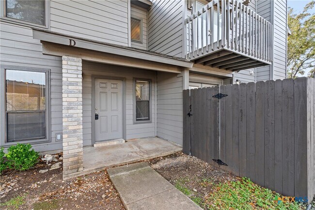 Building Photo - 8406 Lyndon Ln