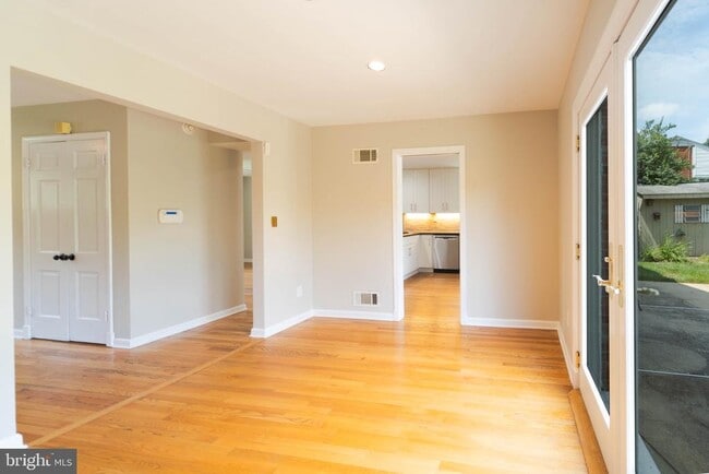 Building Photo - 610 Valley Brook Dr