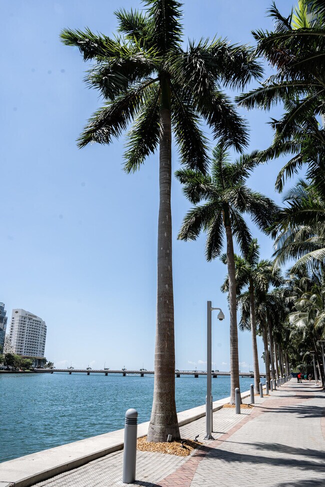 Building Photo - 465 Brickell Ave
