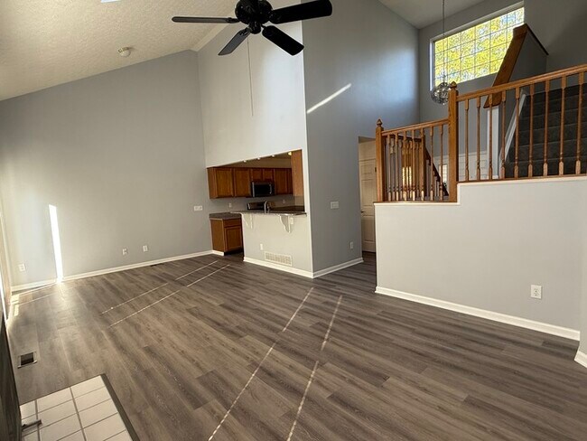 Building Photo - Updated 3 Bed, 2.5 Bath Home