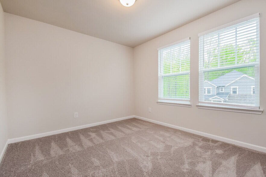 Building Photo - 466 Magnolia Dr