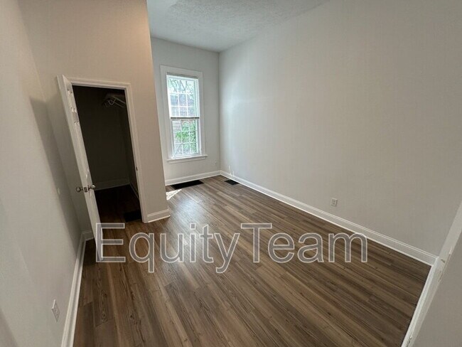 Building Photo - 4417 Ashland Ave