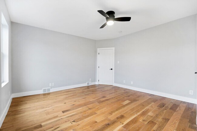 Building Photo - Beautifully Renovated 3 Bed/2.5 Bath Home in Mt Washington - Convenient Location