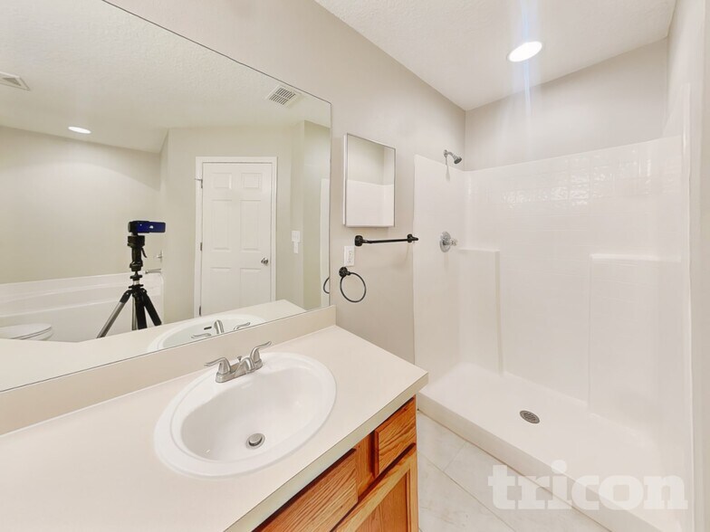 Building Photo - 13 Slocum Path