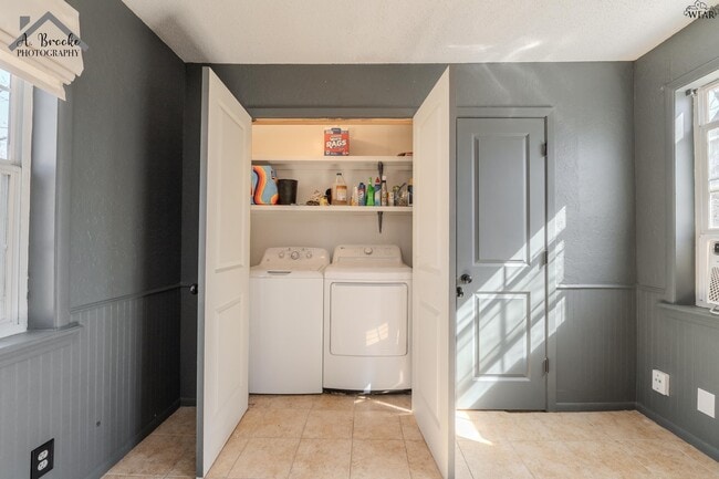 Building Photo - 3121 Sherwood Ln