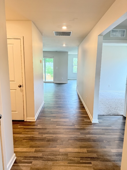 Building Photo - 213 Lowell Ave