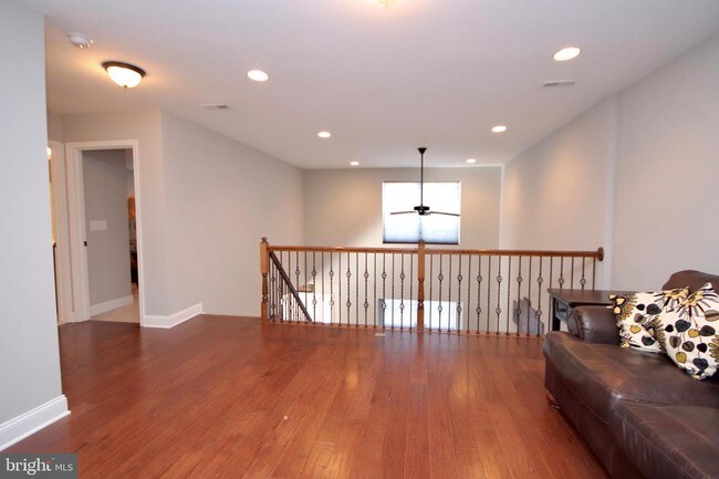 Building Photo - 601 Lexington Mews