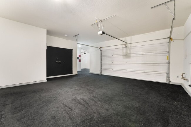 Building Photo - Elegant model home at Club Madeira!