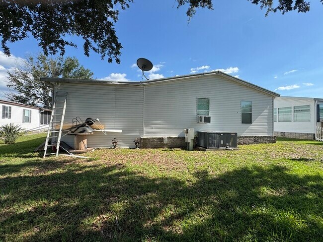 Building Photo - 1584 Valiant Dr