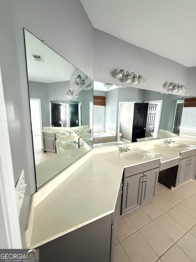 Building Photo - 5679 Coopers Glen Ct SW