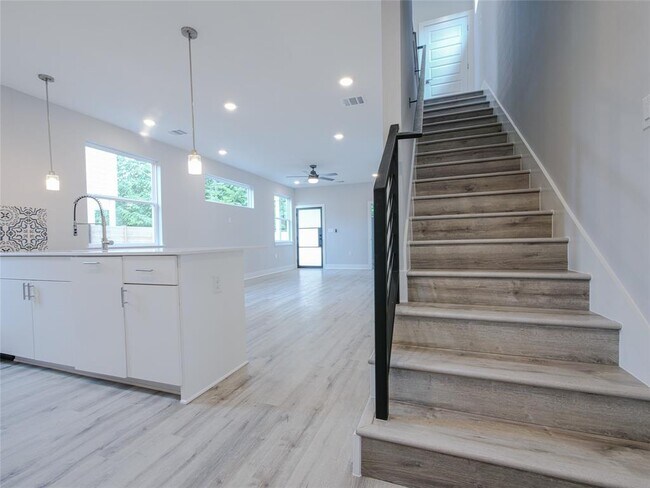 Building Photo - 1042 Rosemont St