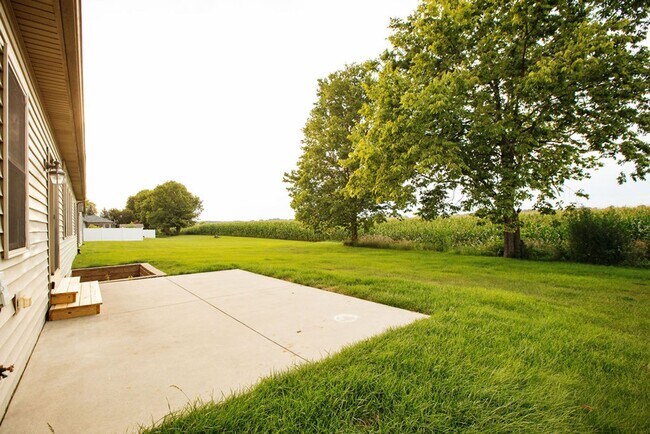 Building Photo - 3 Bed (with 4th bed potential downstairs),...