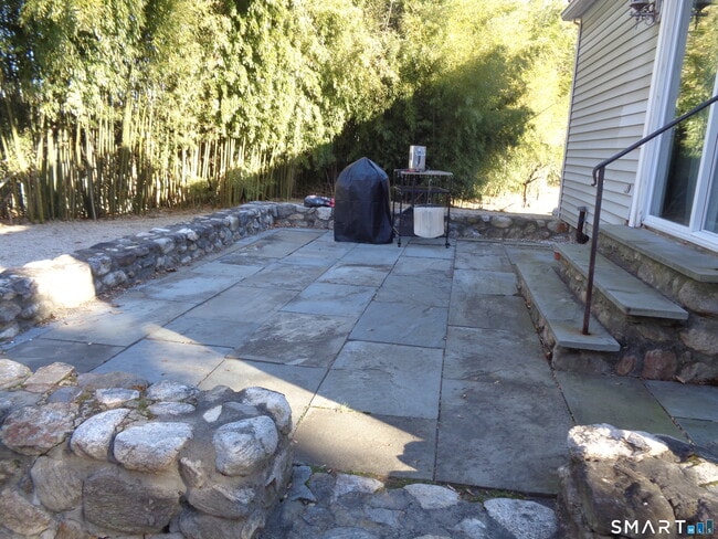 Building Photo - 77 Linden Ave