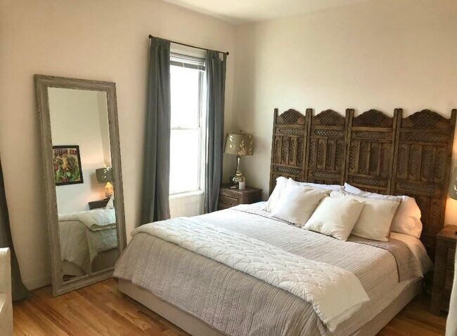 Building Photo - 927 18th St