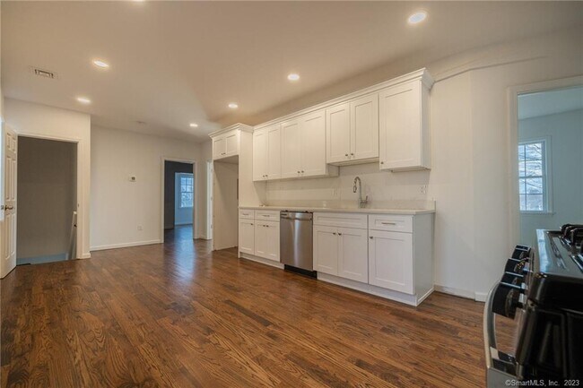 Building Photo - 340 Pleasantview Ave