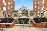 Building Photo - Beautiful 1 Bedroom Condo in Ballston