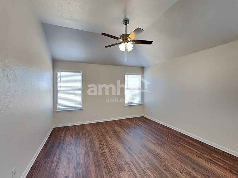 Building Photo - 386 Stennis