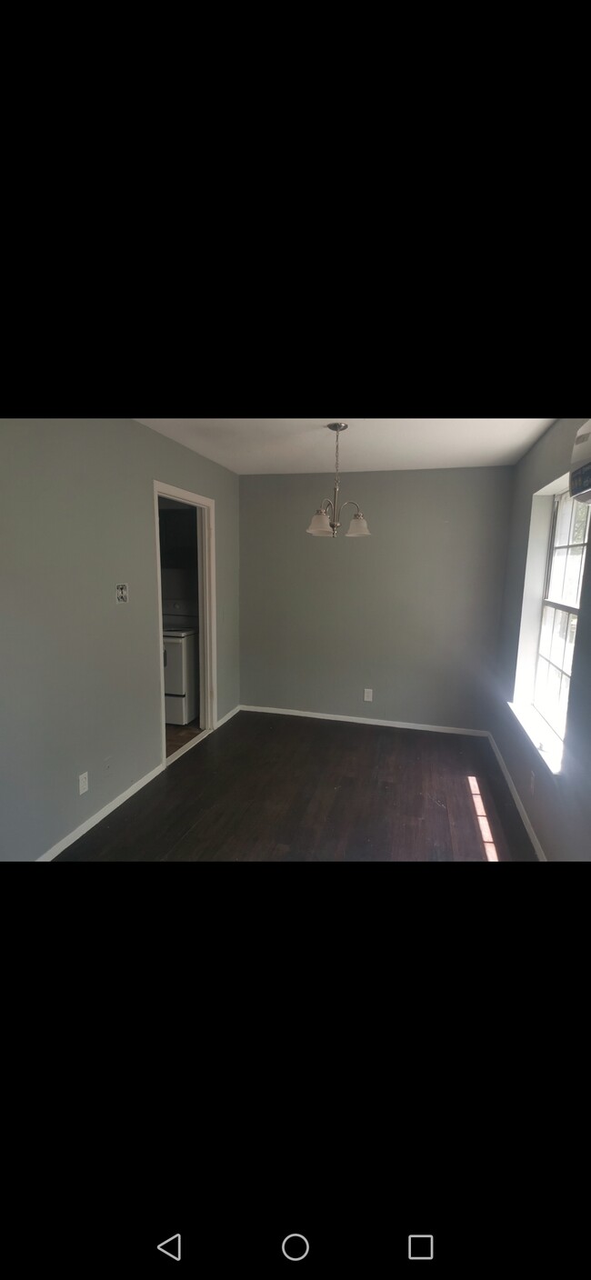 bedroom - 539 Moore St S
