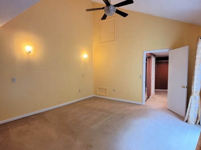 Building Photo - 100 Captain Eames Cir