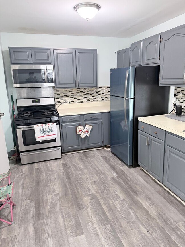 Building Photo - Bridesburg 3 BDR 1.5 Ba home available for RENT!