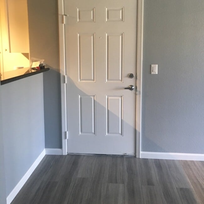 Building Photo - Stylish Upgraded One-Bedroom Condo in a Gated Community!