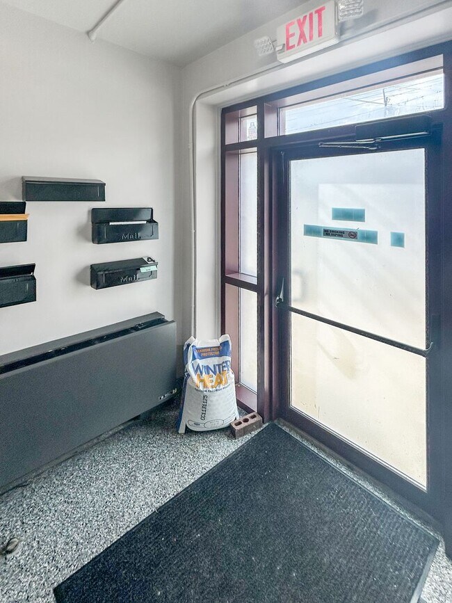 Building Photo - 101 E Lincoln Ave