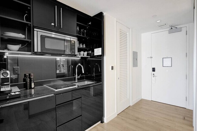 Building Photo - 2201 Collins Ave