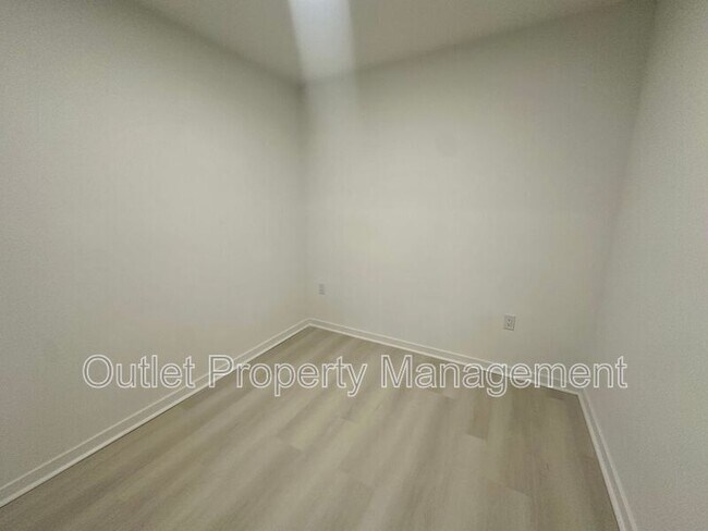 Building Photo - 5587 Millennia Park Dr