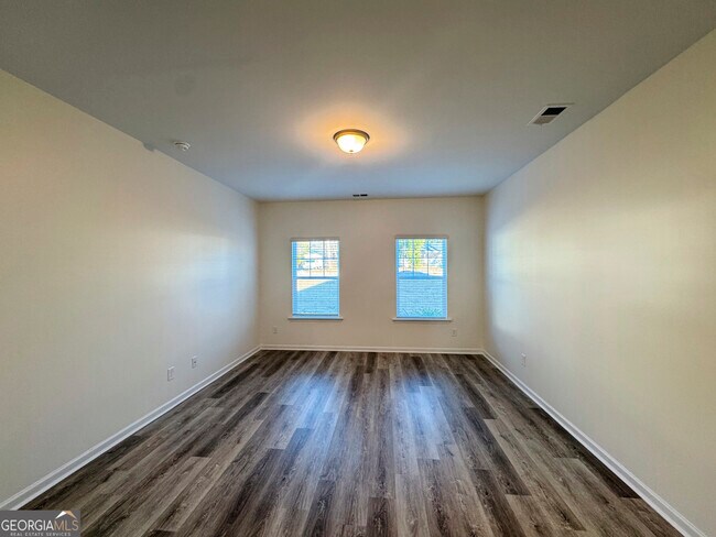 Building Photo - 214 N Dogwood St