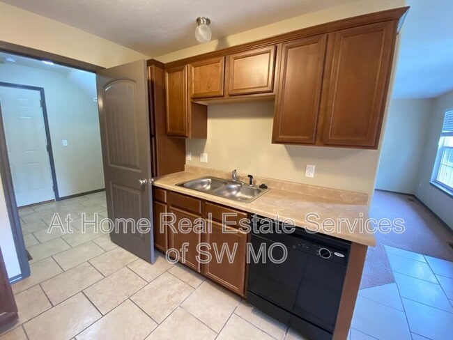 Building Photo - 3142 W Golden Valley