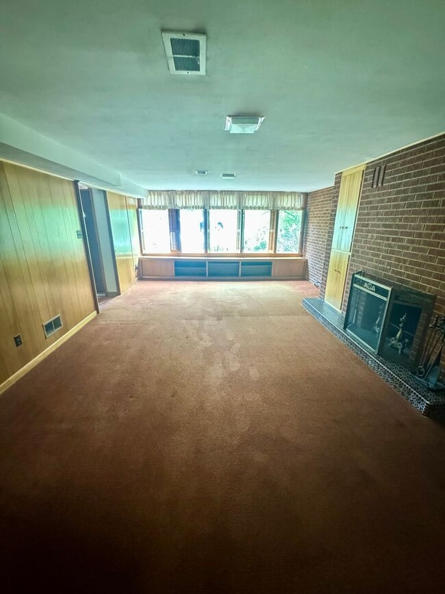 Building Photo - Mid-Mod Wheat Ridge Gem!