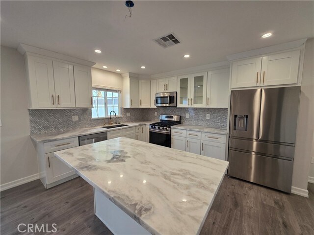 Building Photo - 7954 Crosnoe Ave