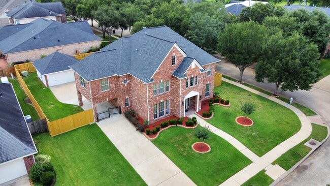 Building Photo - 527 Little River Ct