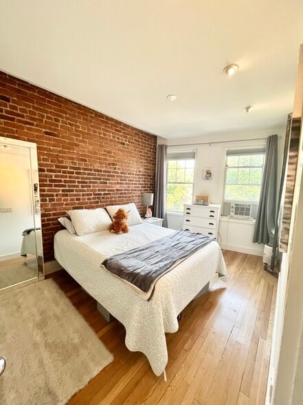 Building Photo - 5 Braemore Rd