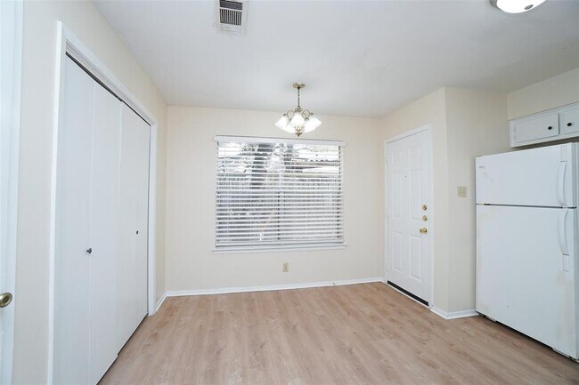 Building Photo - 3305 Dunliegh Dr