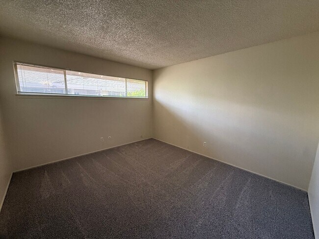 Building Photo - 4694001/85