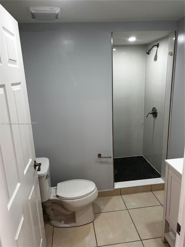 Building Photo - 152 SE 37th Ter