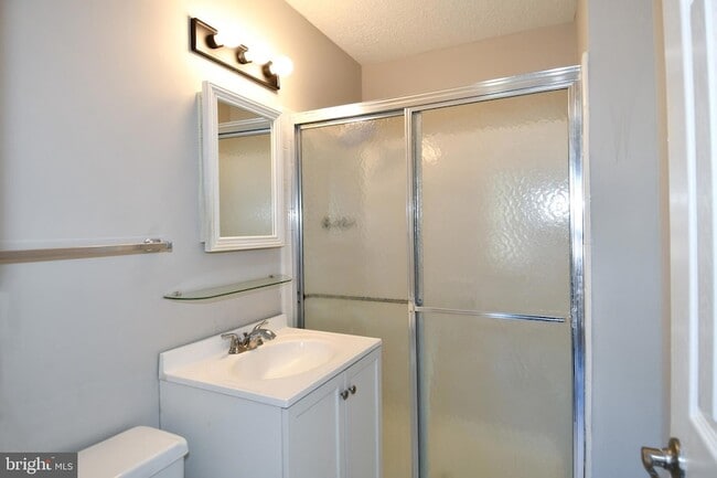 Building Photo - 9619 Nonquitt Dr