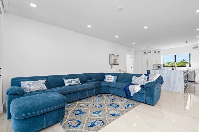 Building Photo - 136 Coco Plum Dr