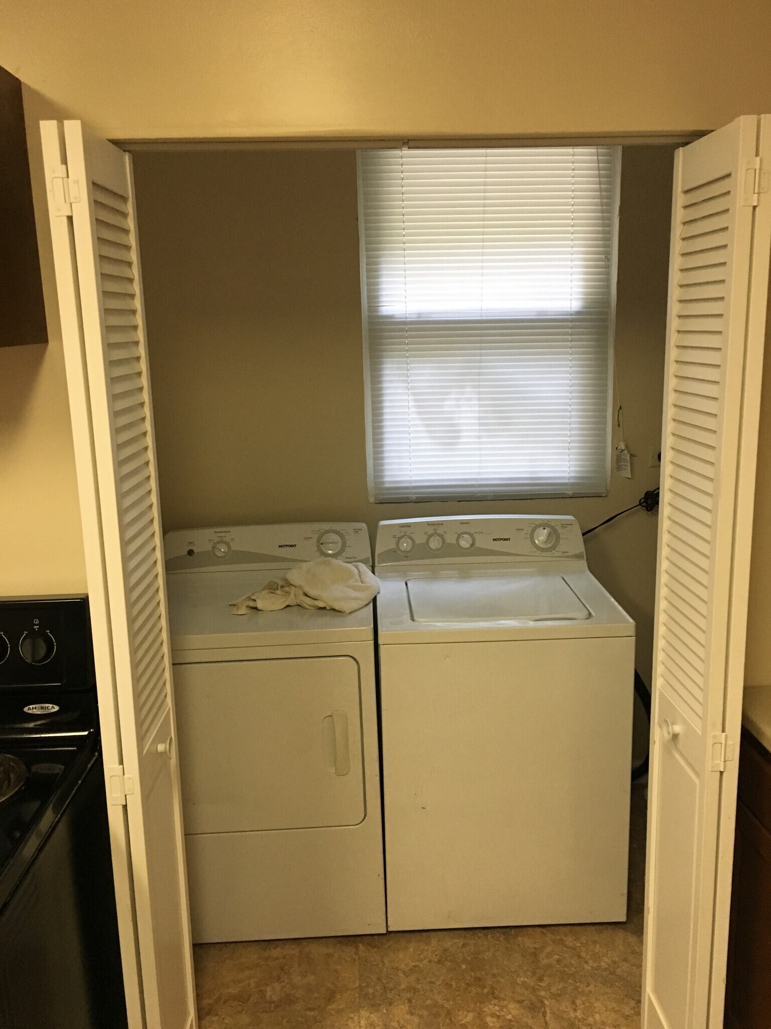 Building Photo - 365 National Rd