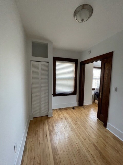 Building Photo - 412 Pleasant St
