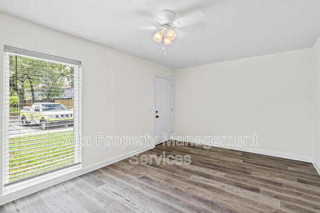 Building Photo - 1848 Willowood Dr