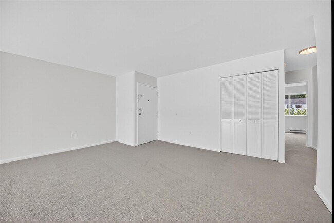 Building Photo - 16 Scarborough Ln