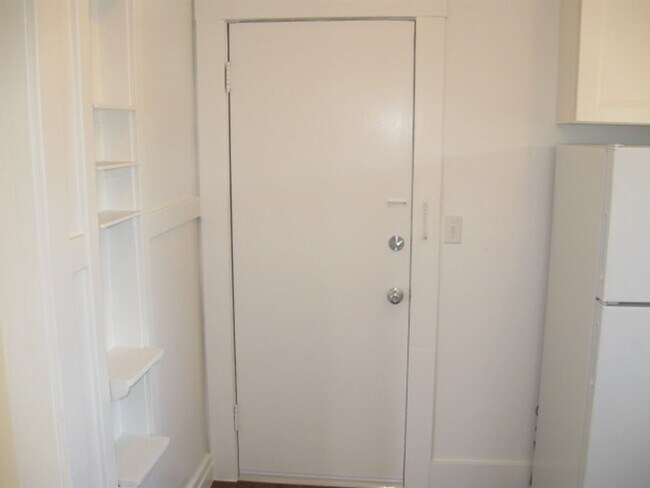 Building Photo - Spacious 1 bedroom apartment, located in t...