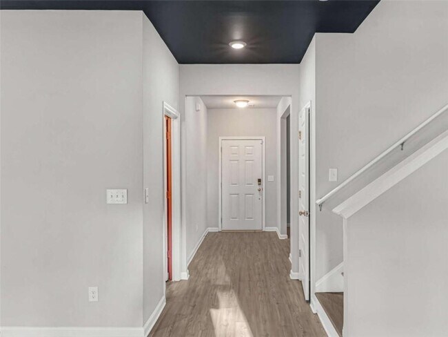 Building Photo - 2054 Maplewood Way