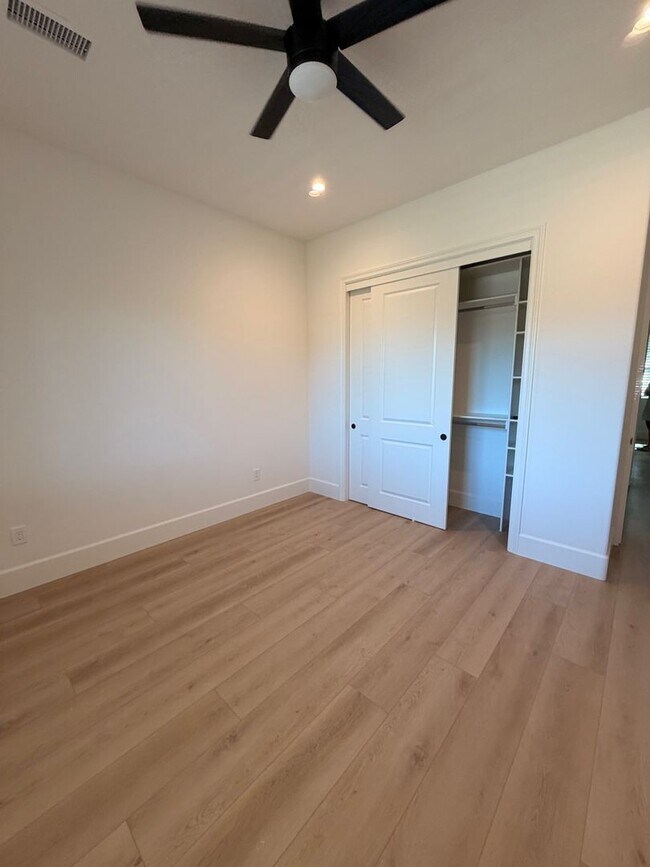 Building Photo - Charming 2-Bedroom Home in Private Gated Community