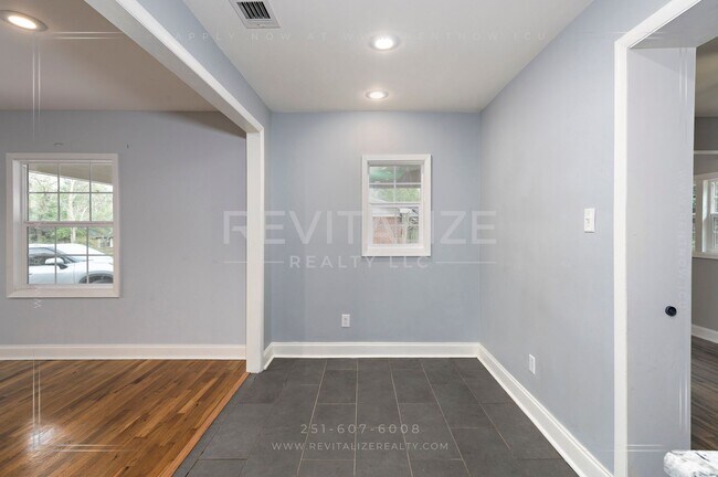 Building Photo - Desirable 3 Bed 1 Bath Ranch Style Home in Parkview Estates